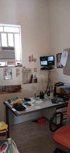 Aluga-se loja ampla com sensacional apartamento nos altos no centro de campos. cod 16130