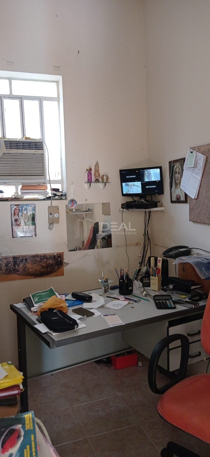Aluga-se loja ampla com sensacional apartamento nos altos no centro de campos. cod 16130
