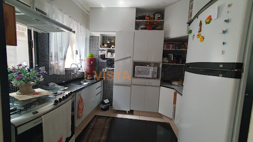 COZINHA COM ARMÁRIOS 