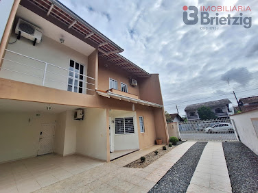Casa para Locação em Bom Retiro, Joinville | 3 Dorms

