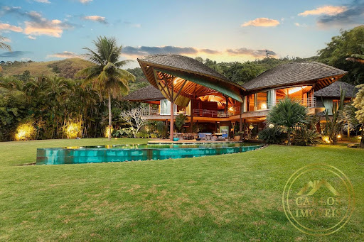 Casa na Praia para Temporada em Angra dos Reis / RJ no bairro Mombaça