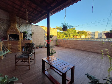 Casa triplex à venda no Pechincha: 216m², 3 quartos, 2 vagas