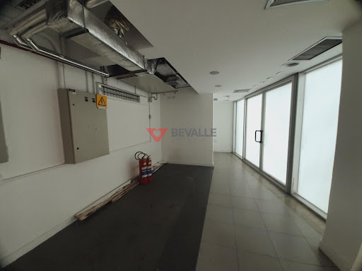 Loja para Locação em Humaitá RJ, 490m², 14 cômodos