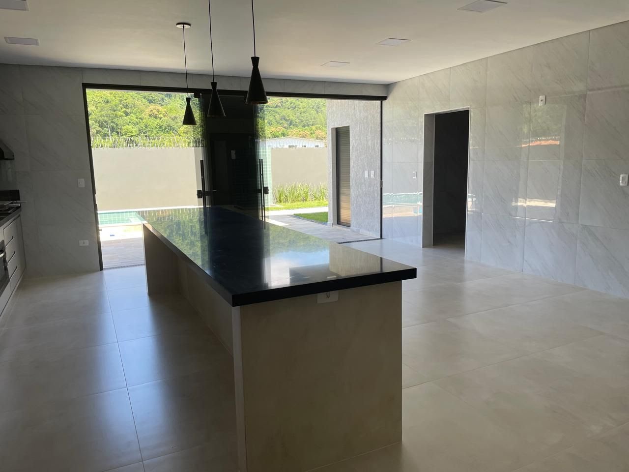 Casa à venda com 3 quartos, 5 banheiros, 3 vagas e 300m² no Jardim Carolina, Ubatuba (SP) — foto 4 de 24