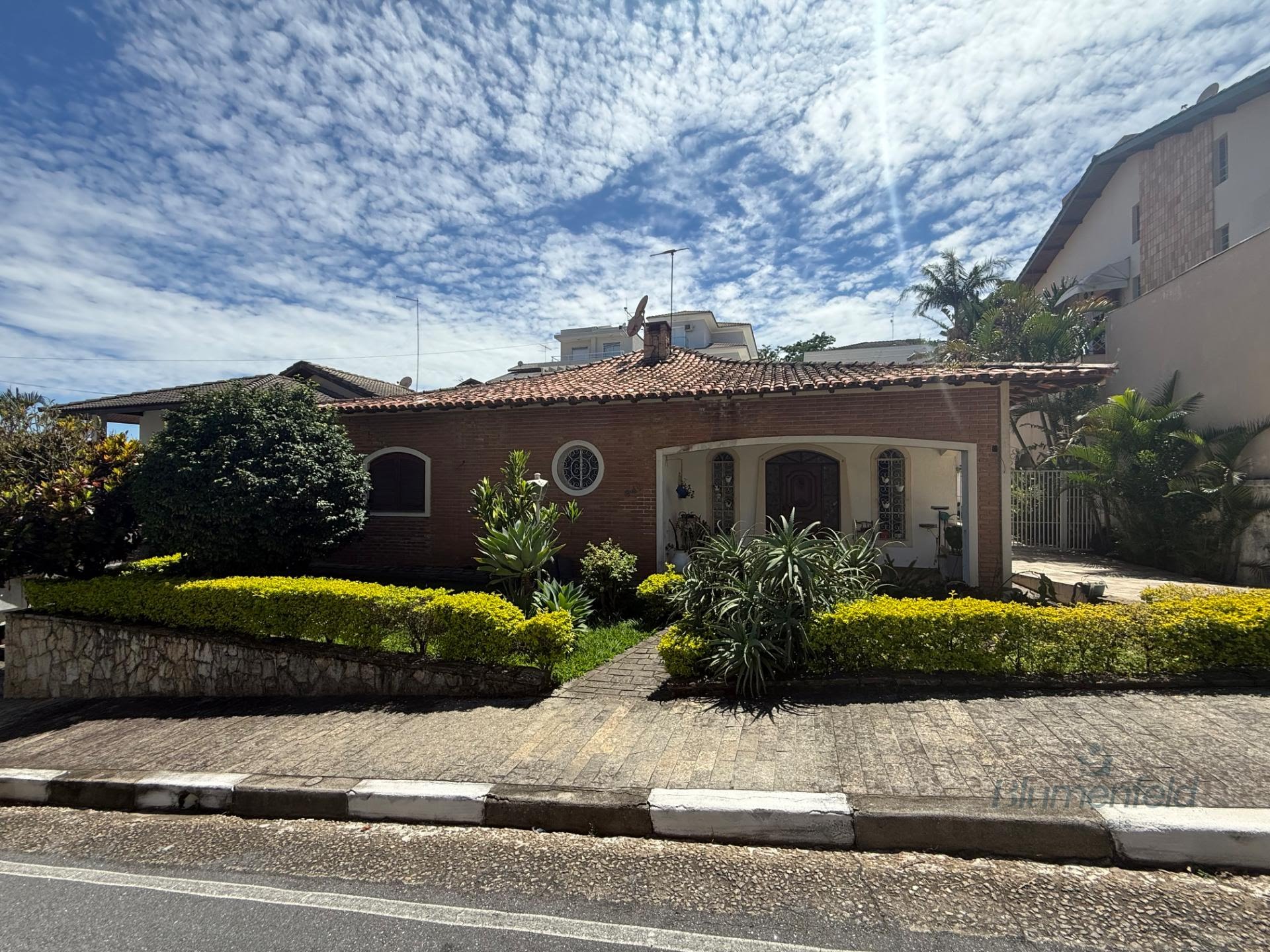Casa à venda com 3 quartos, 1 suíte, 5 vagas e 300m² no Condomínio Arujazinho IV, Arujá (SP) — foto 2 de 14