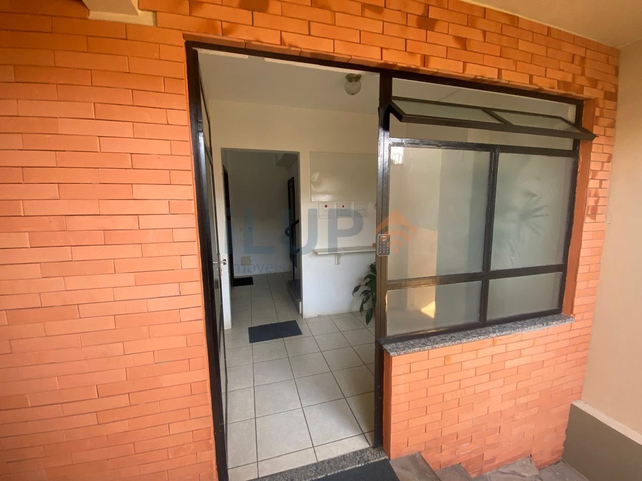 Hall de entrada do prédio, acesso com TAG