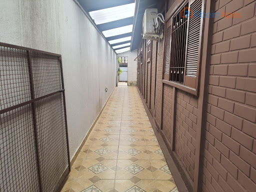 Casa com 4 dormitórios, suíte e quintal com piscina à Venda em Poá