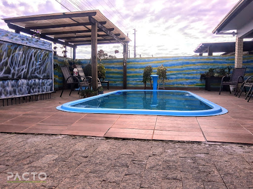 CASA ALVENARIA COM TRÊS DORMITÓRIOS E COM PISCINA