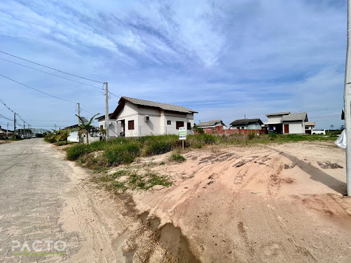 Terreno à venda em Caverazinho, Araranguá - 300m²