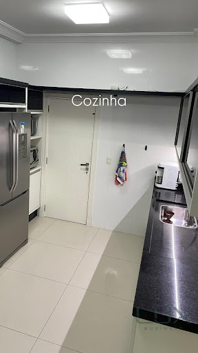 Apartamento 5 suítes na meia praia - Itapema 
