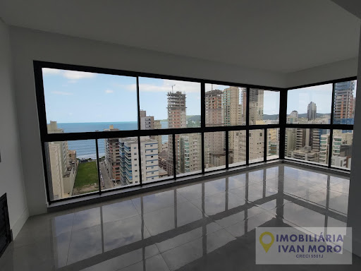 Apartamento  à venda em Meia Praia  -  Itapema, SC.