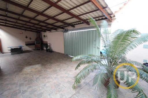Área Externa da Casa e Vaga de Garagem