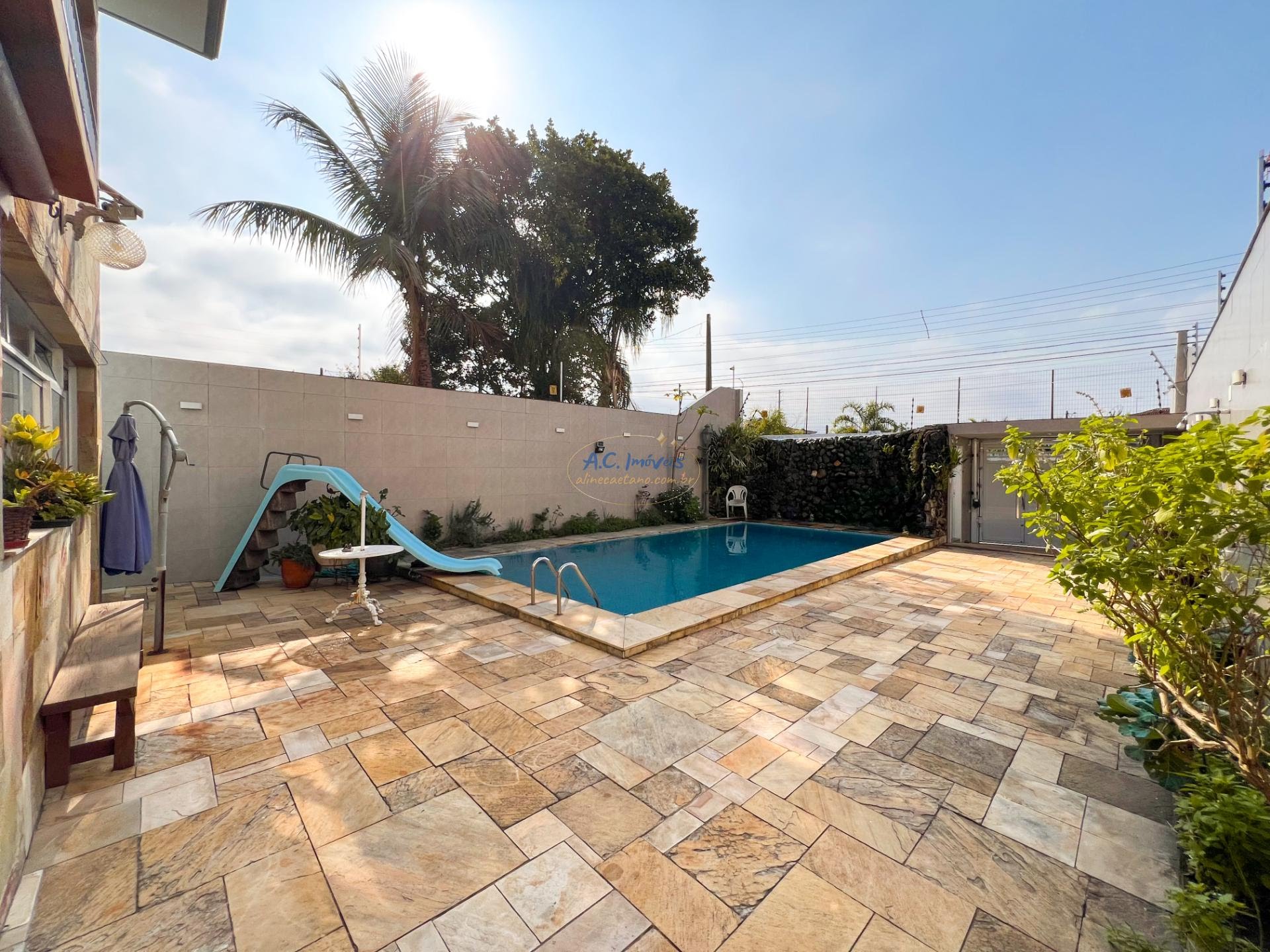 Casa à venda com 4 quartos, 5 banheiros, 6 vagas e 254m² no Vila Caiçara, Praia Grande — foto principal