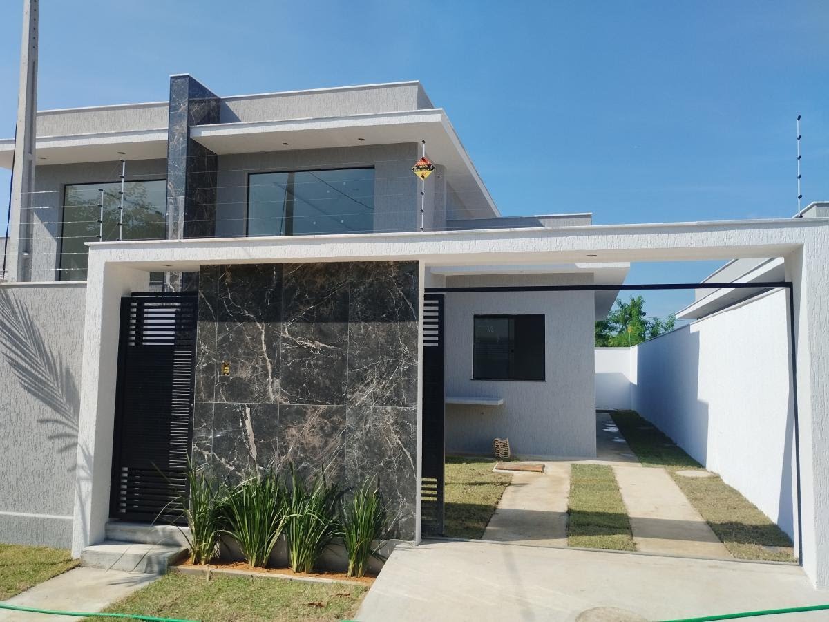 Casa à venda com 3 quartos, 1 suíte, 2 vagas e 120m² no Extensão Serramar, Rio das Ostras (RJ) — foto 2 de 8