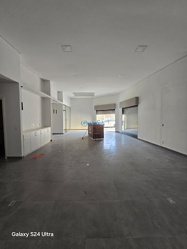 Loja/Salão na Lapa-SP, 200m², 2 Banheiros, Venda e Locação