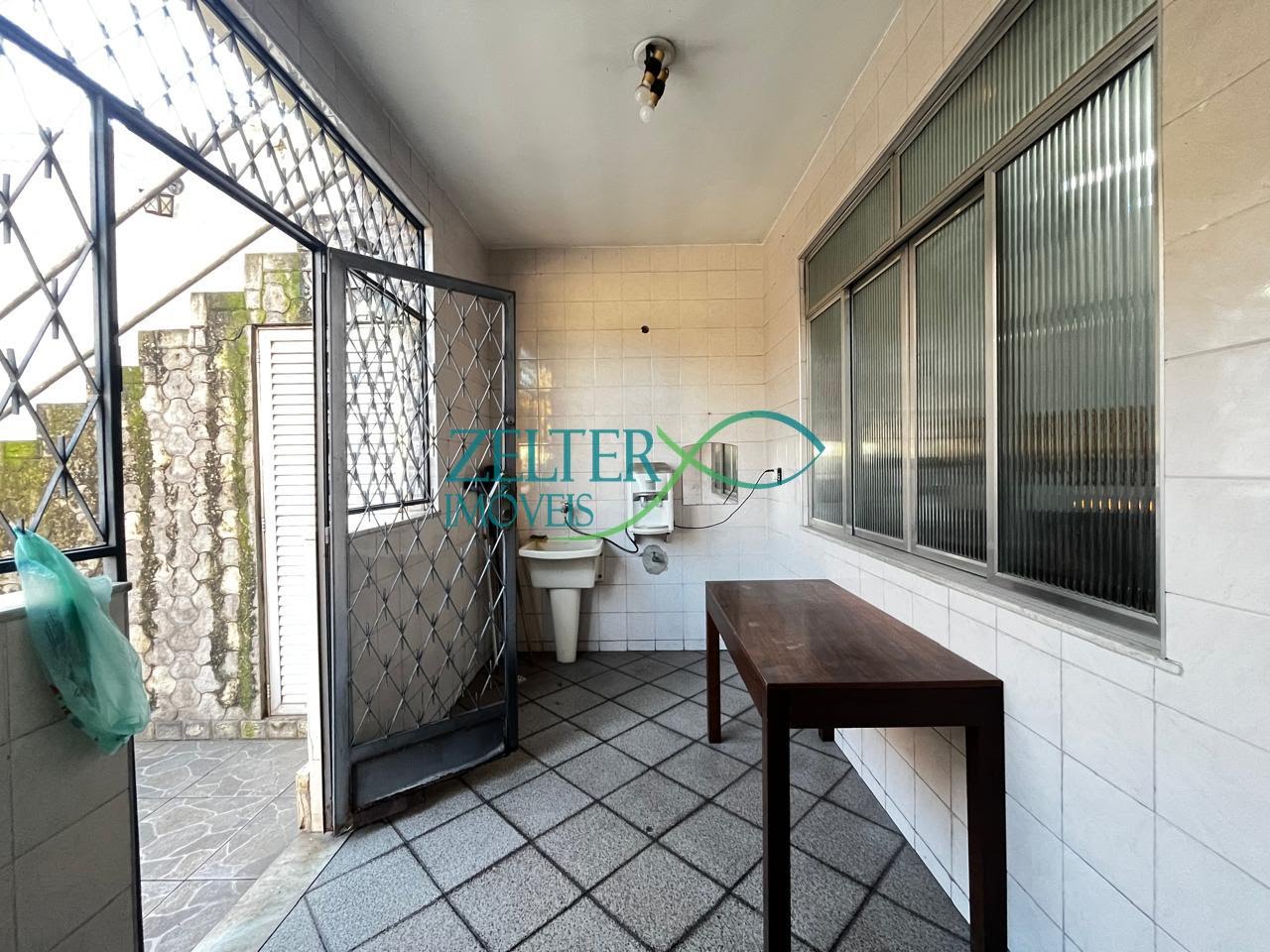 Casa à venda com 4 quartos, 2 suítes, 2 vagas e 251m² no Rocha Miranda, Rio de Janeiro (RJ) — foto 14 de 30