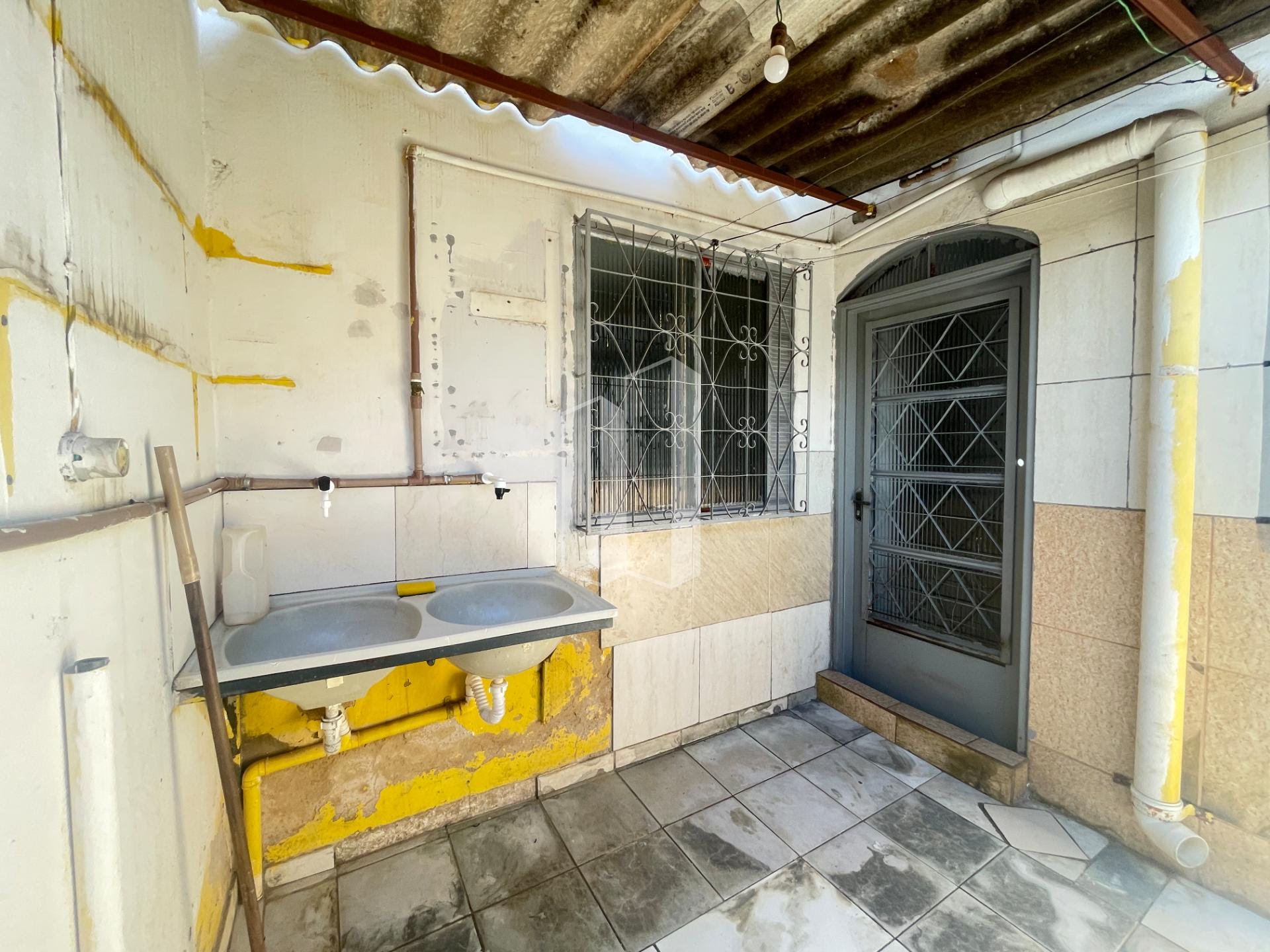 Casa à venda com 4 quartos, 1 suíte, 3 vagas e 200m² no Conjunto Residencial Aruanã I, Goiânia (GO) — foto 24 de 30
