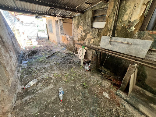 Casa antiga à  venda no bairro Nossa Senhora de Fátima 