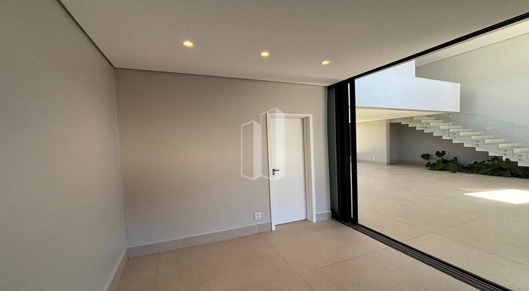 Casa à venda com 4 quartos, 4 suítes, 4 vagas e 284m² no Jardins França, Goiânia (GO) — foto 14 de 20