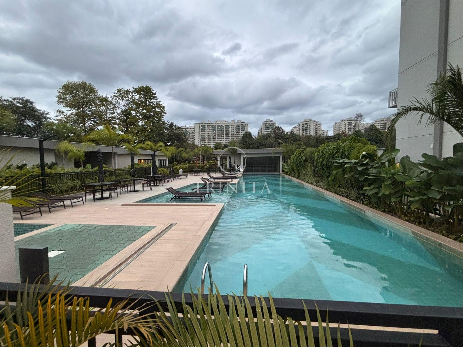 Living Parque Jardim Jasmim - Piscina - Trinità Imobiliária