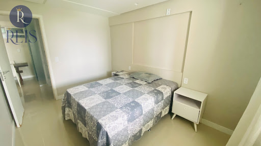 Suíte (Cama, Gaveteiros e Split)