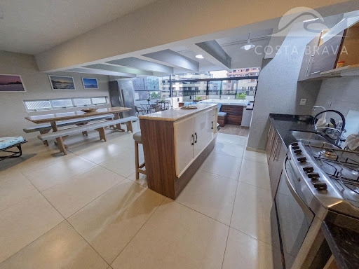 Magnífica Cobertura Linear no Coração de Caiobá com 5