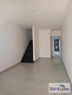 Sobrado à venda em Campo Limpo, SP com 3 dorms e suíte