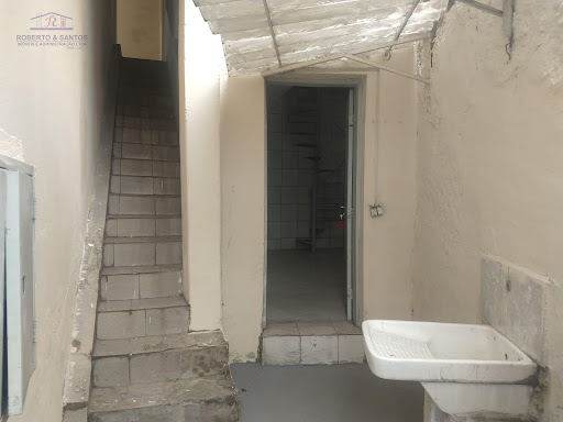 Entrada à direita