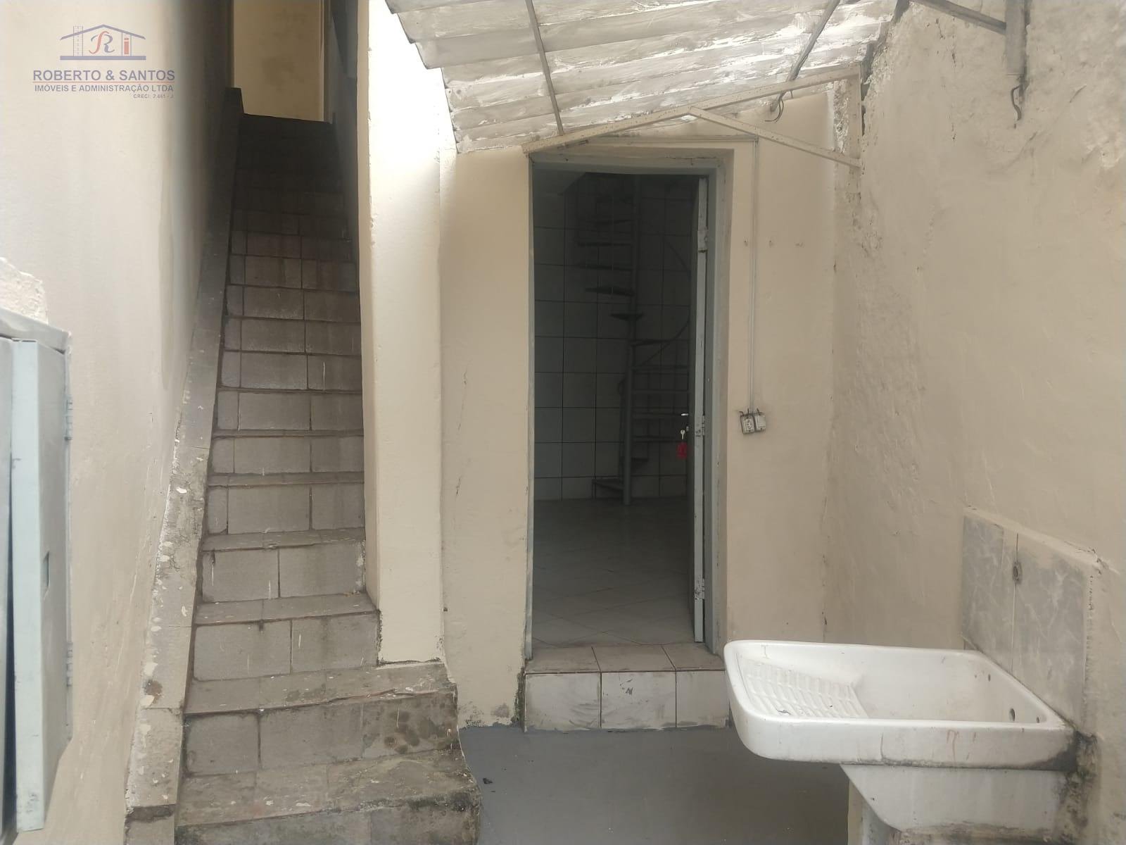 Entrada à direita