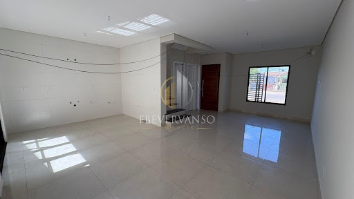 Sobrado à venda em Cohapar, Guaratuba | 3 dorms, suíte