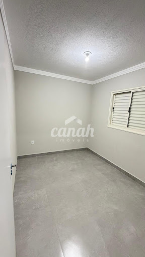 Casa à Venda no Cristo Redentor, Ribeirão Preto: 2 Quartos, 64m²