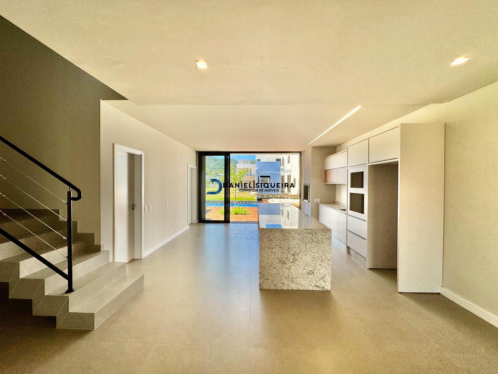 Casa à venda com 3 quartos, 1 banheiro, 4 vagas e 215m² no Bairro Deltaville, Biguaçu — foto principal
