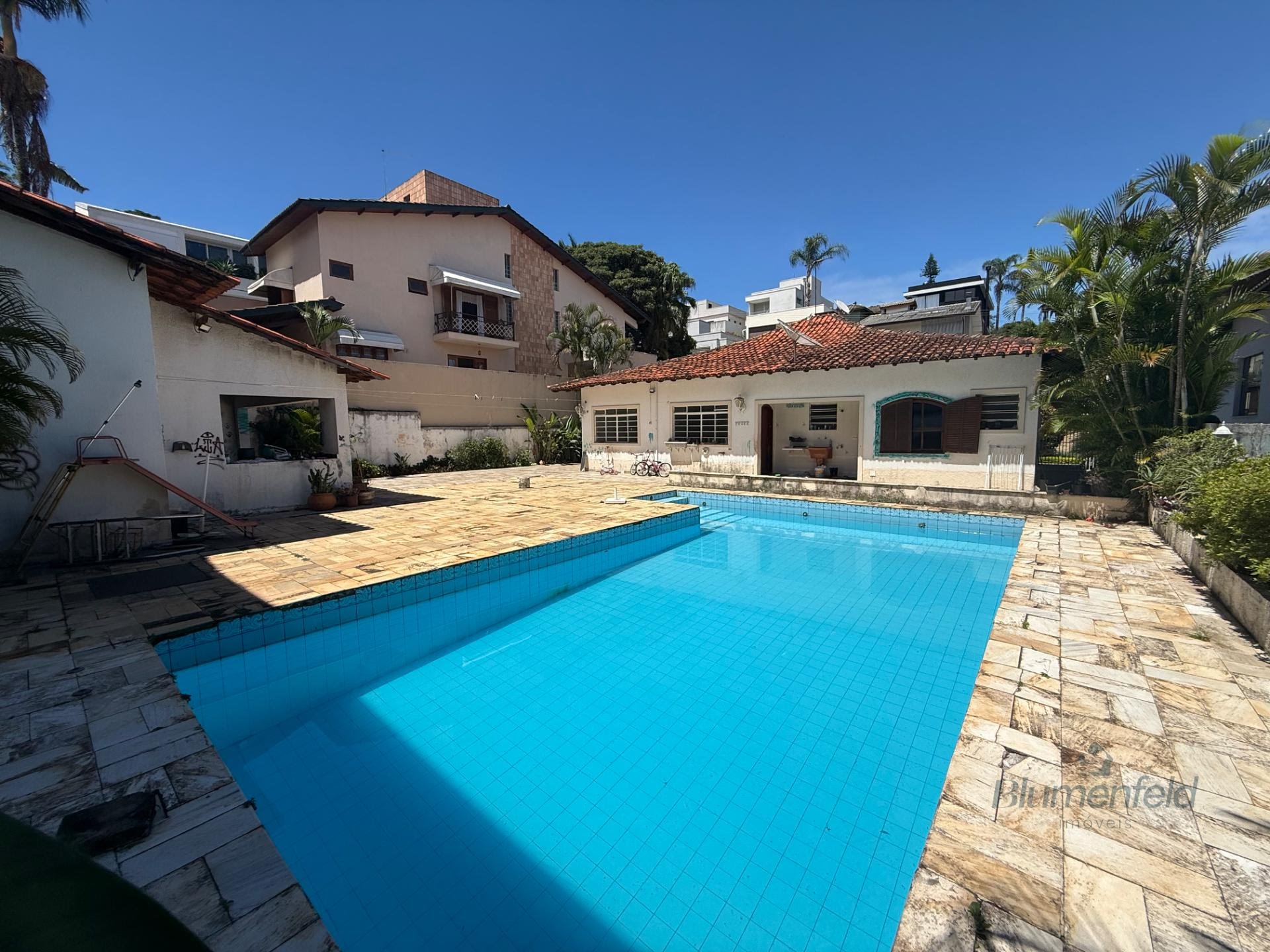 Casa à venda com 3 quartos, 1 suíte, 5 vagas e 300m² no Condomínio Arujazinho IV, Arujá (SP) — foto 3 de 14