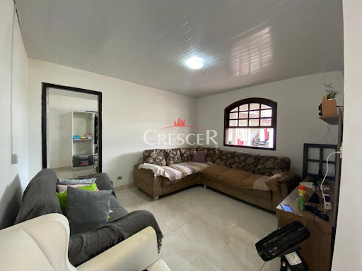 Casa com terreno amplo à venda e financiável em Matinhos
