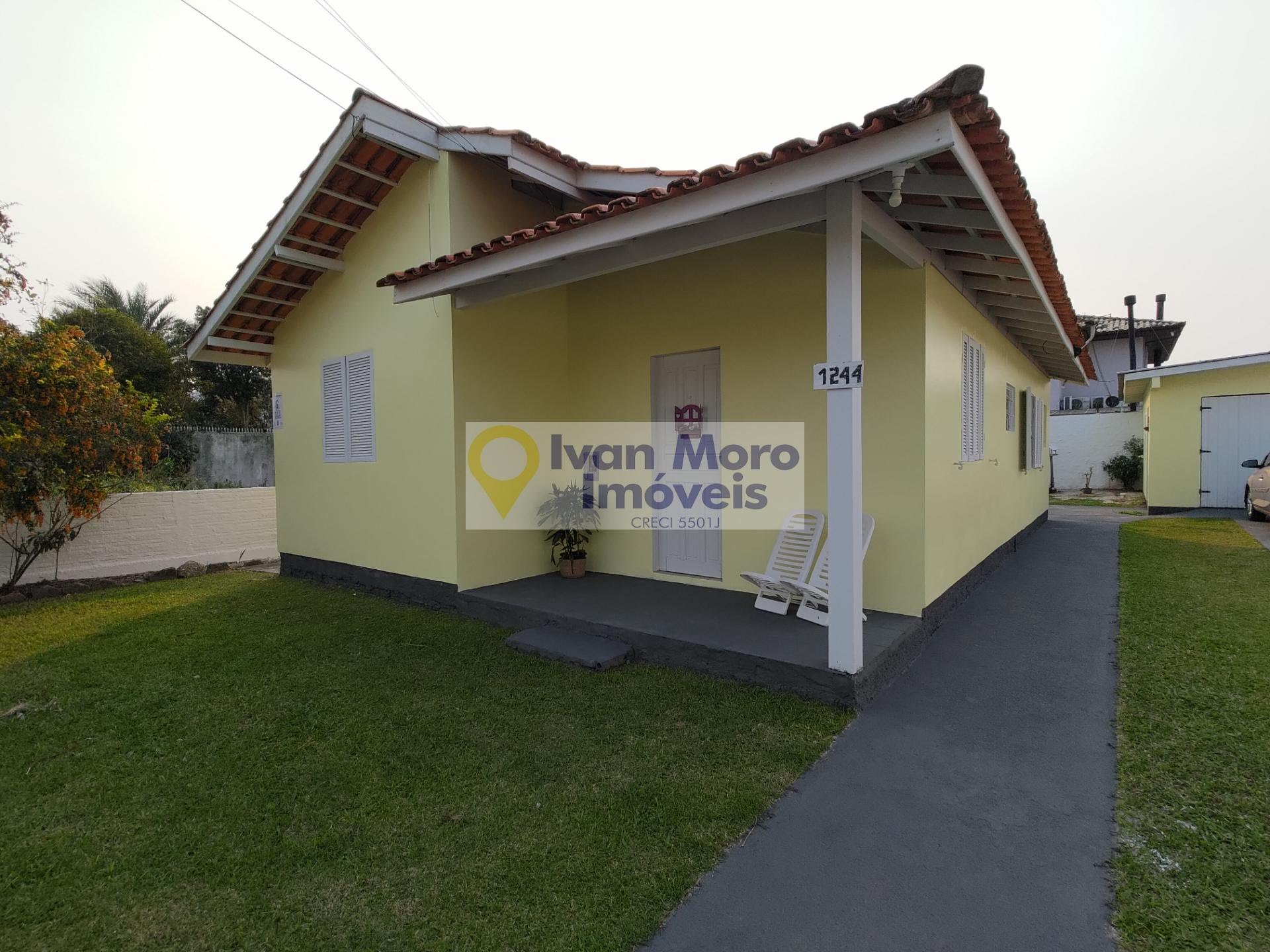 Casa para alugar com 3 quartos, 2 banheiros e 4 vagas no Daniela, Florianópolis — foto principal