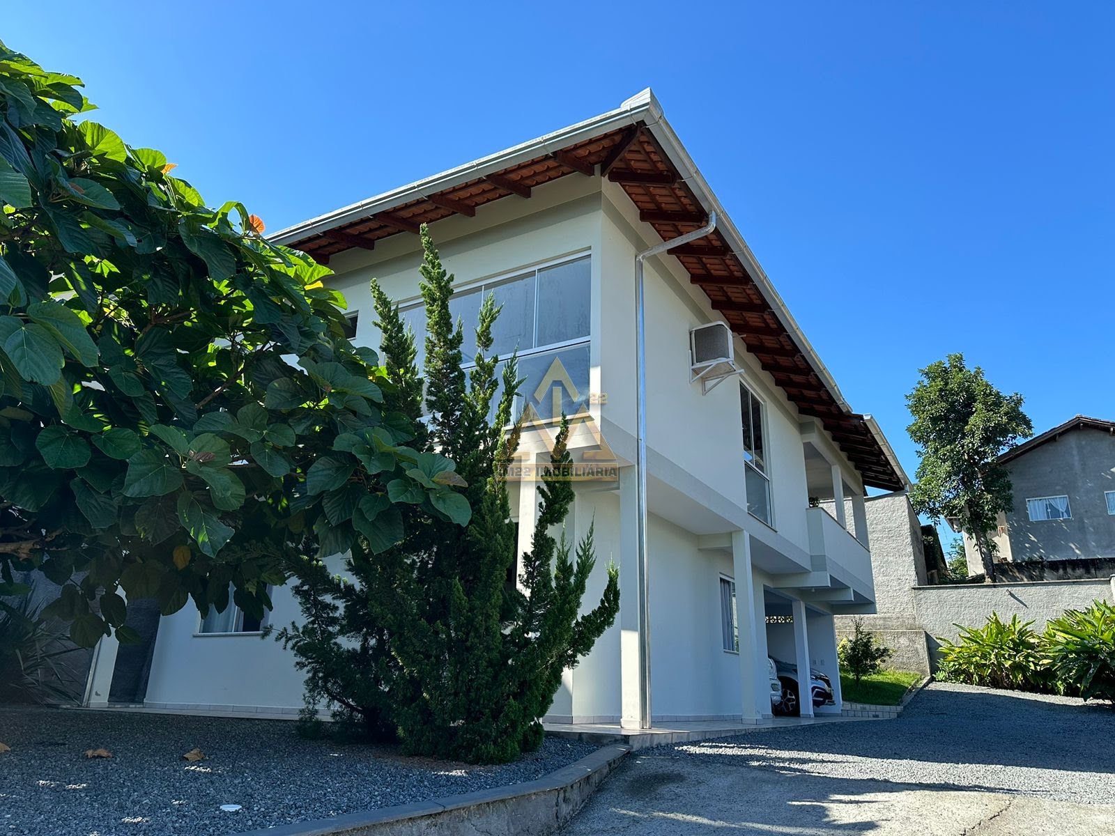 Casa à venda com 4 quartos, 4 banheiros, 2 vagas e 220m² no Água Verde, Blumenau (SC) — foto 4 de 23