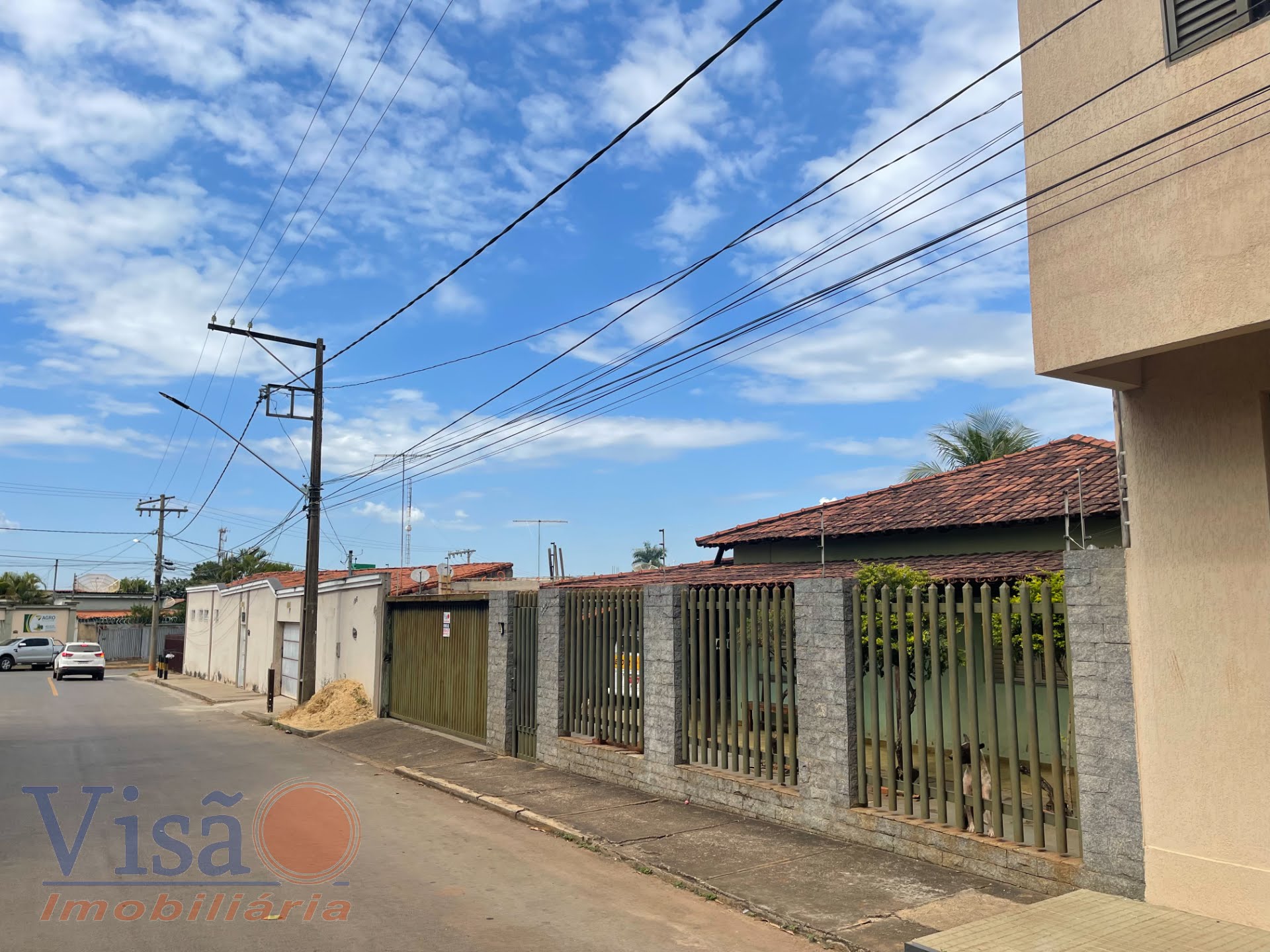 Casa à venda com 3 quartos, 2 banheiros, 2 vagas e 400m² no Bela Vista, Paracatu — foto principal
