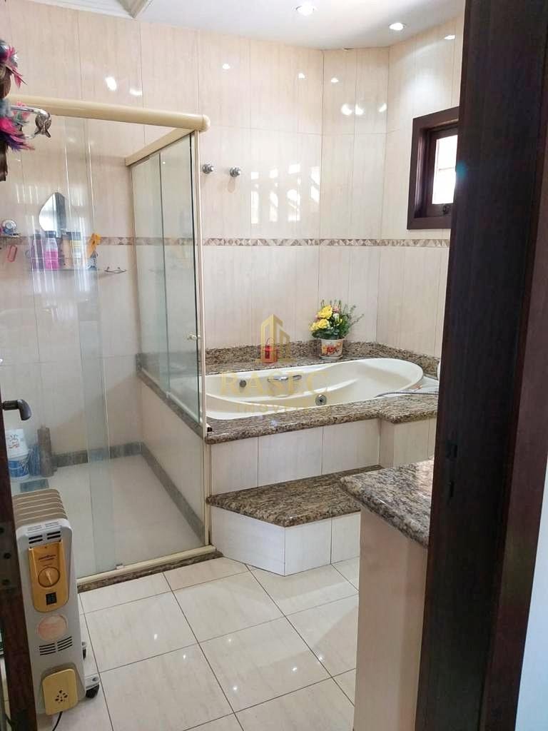 Casa à venda com 5 quartos, 1 suíte, 4 vagas e 294m² no Centro I, Brusque (SC) — foto 15 de 19