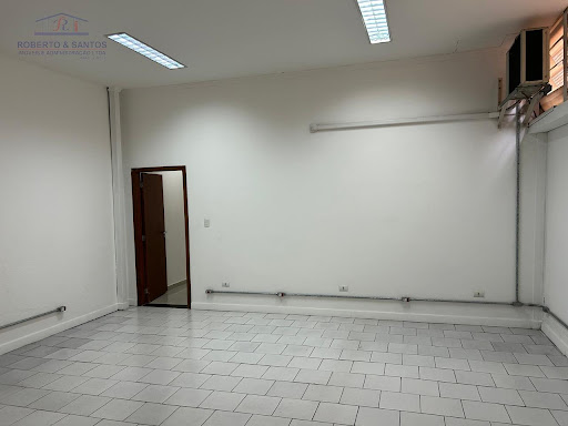 Sala 01, maior com aprox.30m2