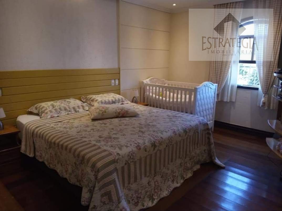 Casa à venda com 5 quartos, 2 suítes, 6 vagas e 440m² no Valparaíso, Petrópolis (RJ) — foto 17 de 30