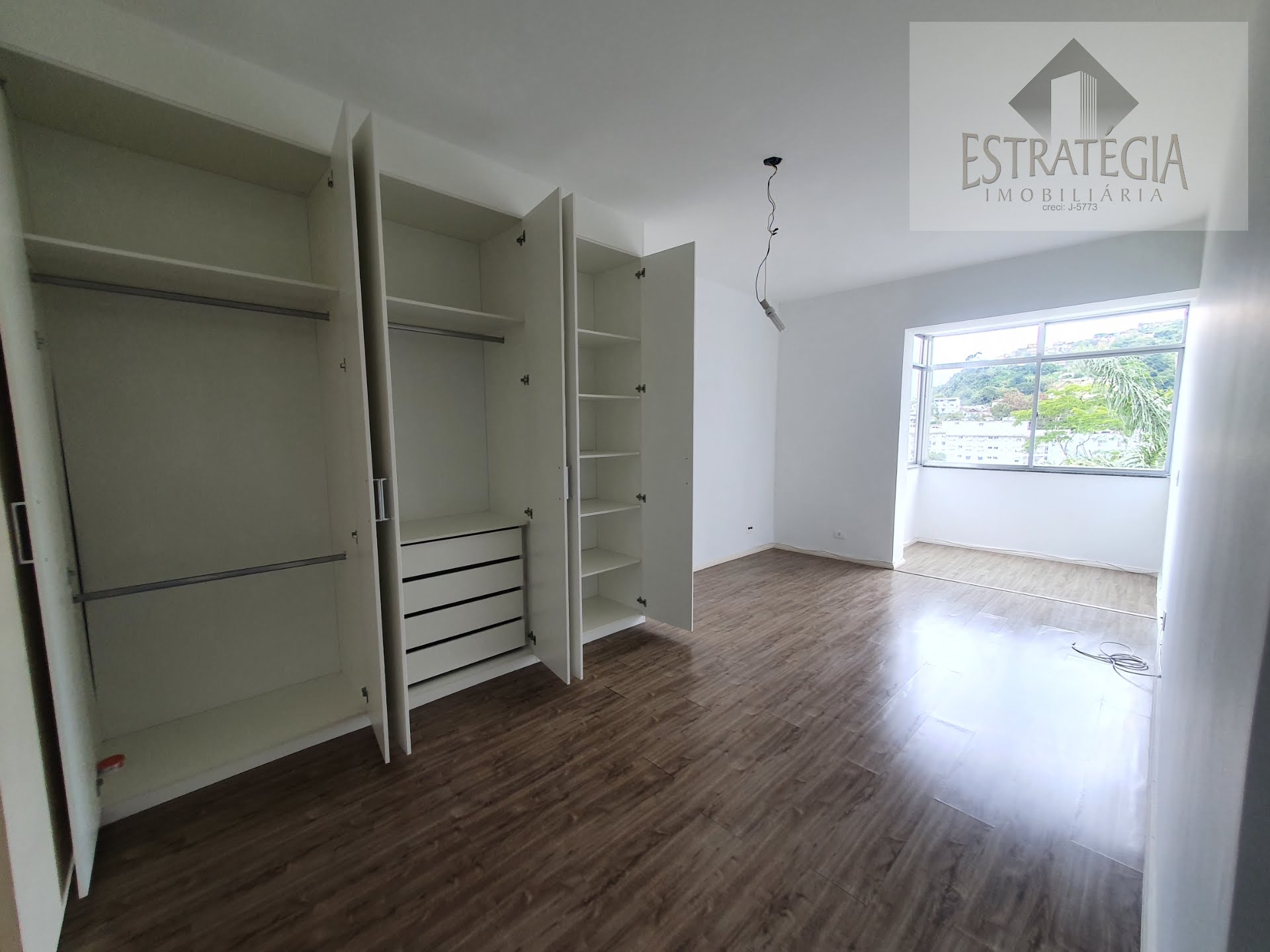 Apartamento à venda com 3 quartos, 1 suíte, 2 vagas e 120m² no Valparaíso, Petrópolis (RJ) — foto 7 de 28