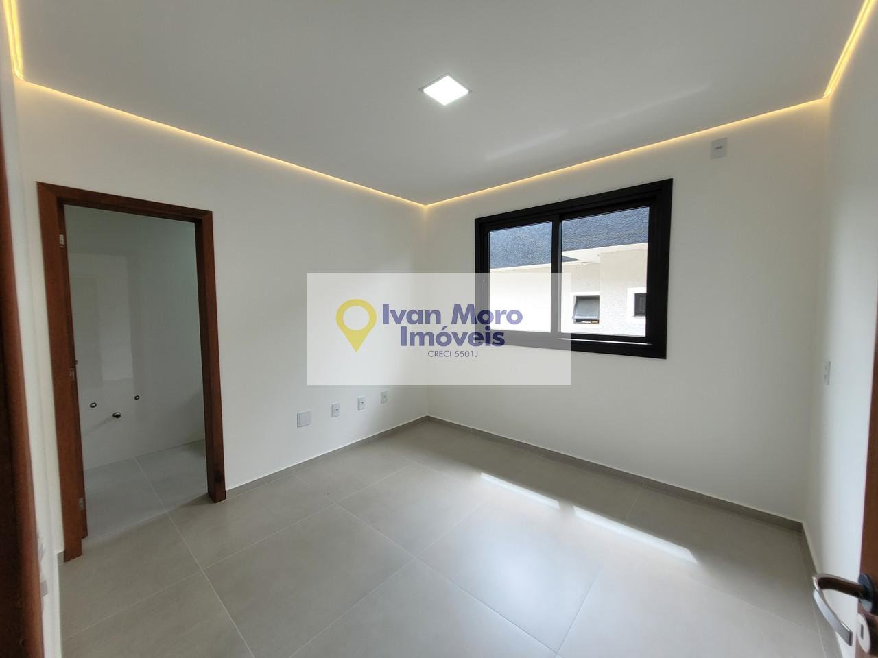Casa à venda com 4 quartos, 3 suítes, 4 vagas e 270m² no São João do Rio Vermelho, Florianópolis (SC) — foto 23 de 27