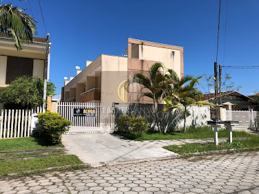 Sobrado à Venda em Guaratuba: 15 Dormitórios e 5 Suítes