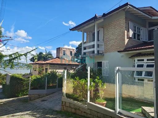 Casa em Ponta de Baixo  -  São José