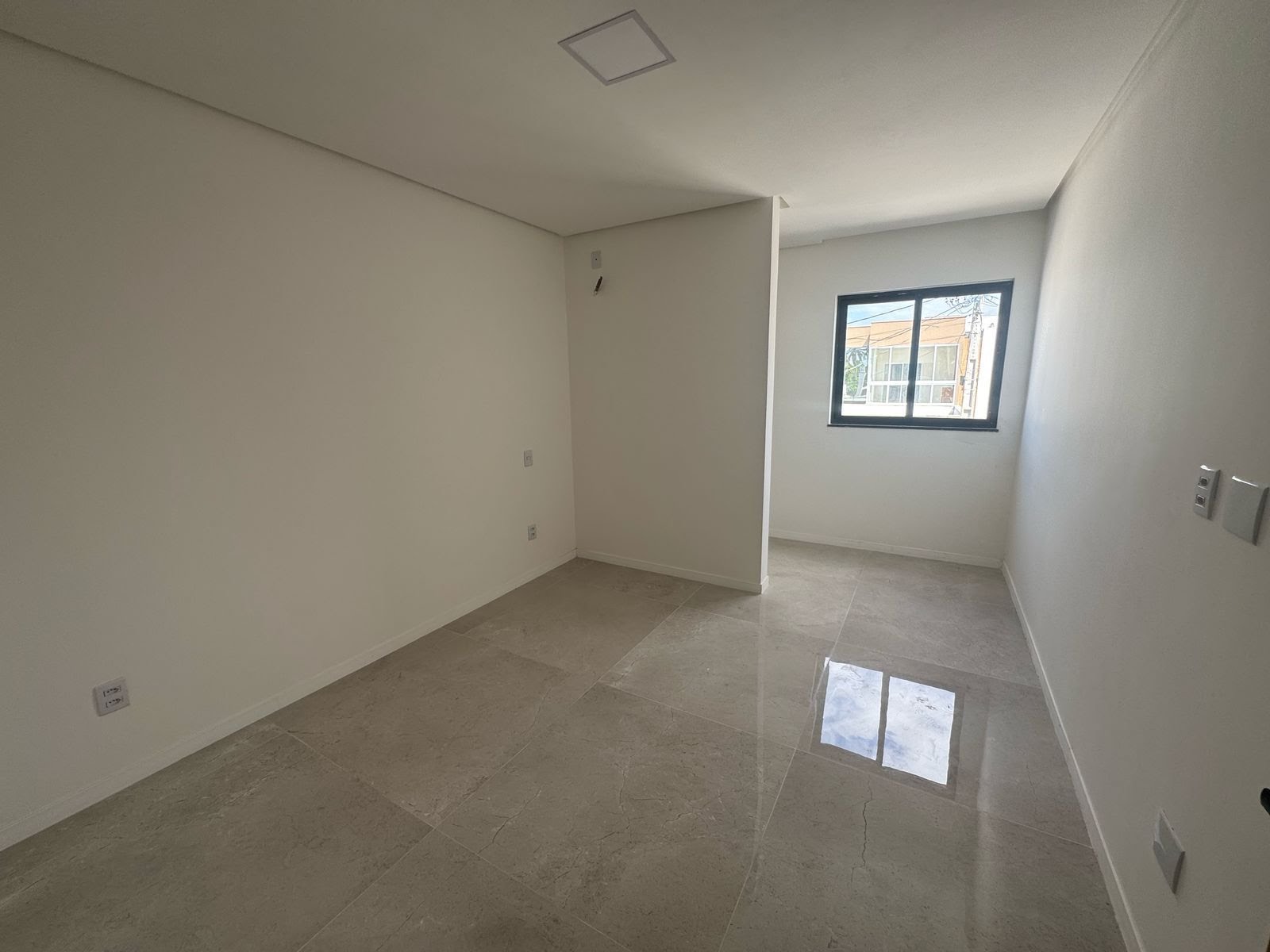 Casa à venda com 3 quartos, 3 suítes, 2 vagas e 165m² no Sim, Feira de Santana (BA) — foto 5 de 9