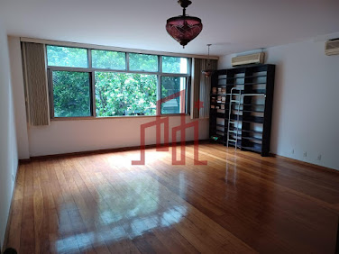 Apartamento à venda no Leblon, RJ: 130m², 3 quartos, 2 banheiros. Oportunidade por R$ 3.550.000!