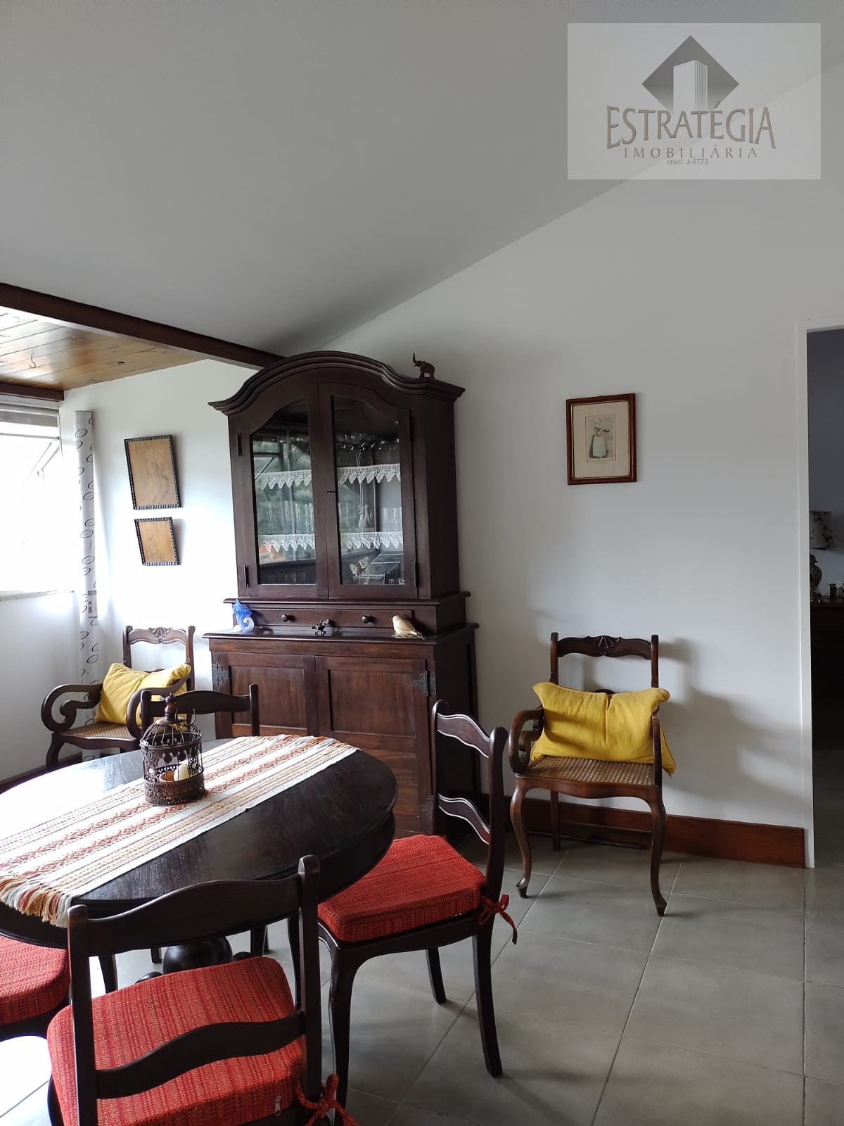 Apartamento à venda com 3 quartos, 1 suíte, 2 vagas e 120m² no Nogueira, Petrópolis (RJ) — foto 3 de 18