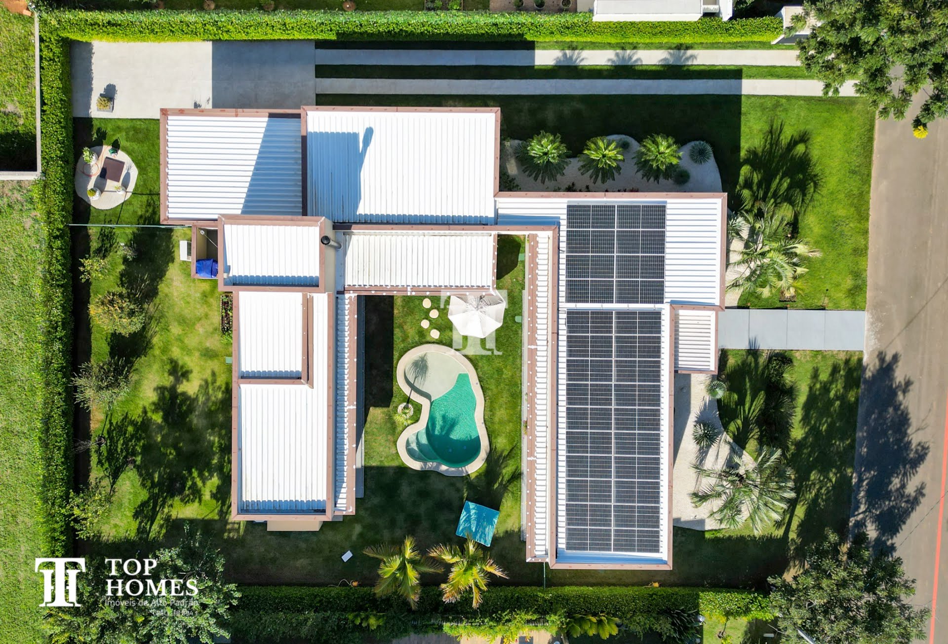 Casa de alto padrão à venda no condomínio Portal Japy Golf em Cabreúva/SP