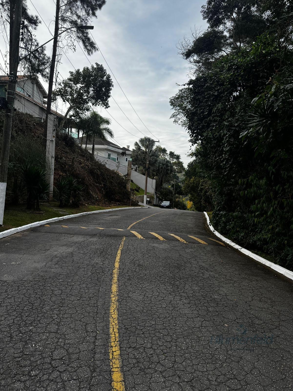 Terreno à venda com 1010m² de terreno no Arujázinho I, II e III, Arujá — foto principal