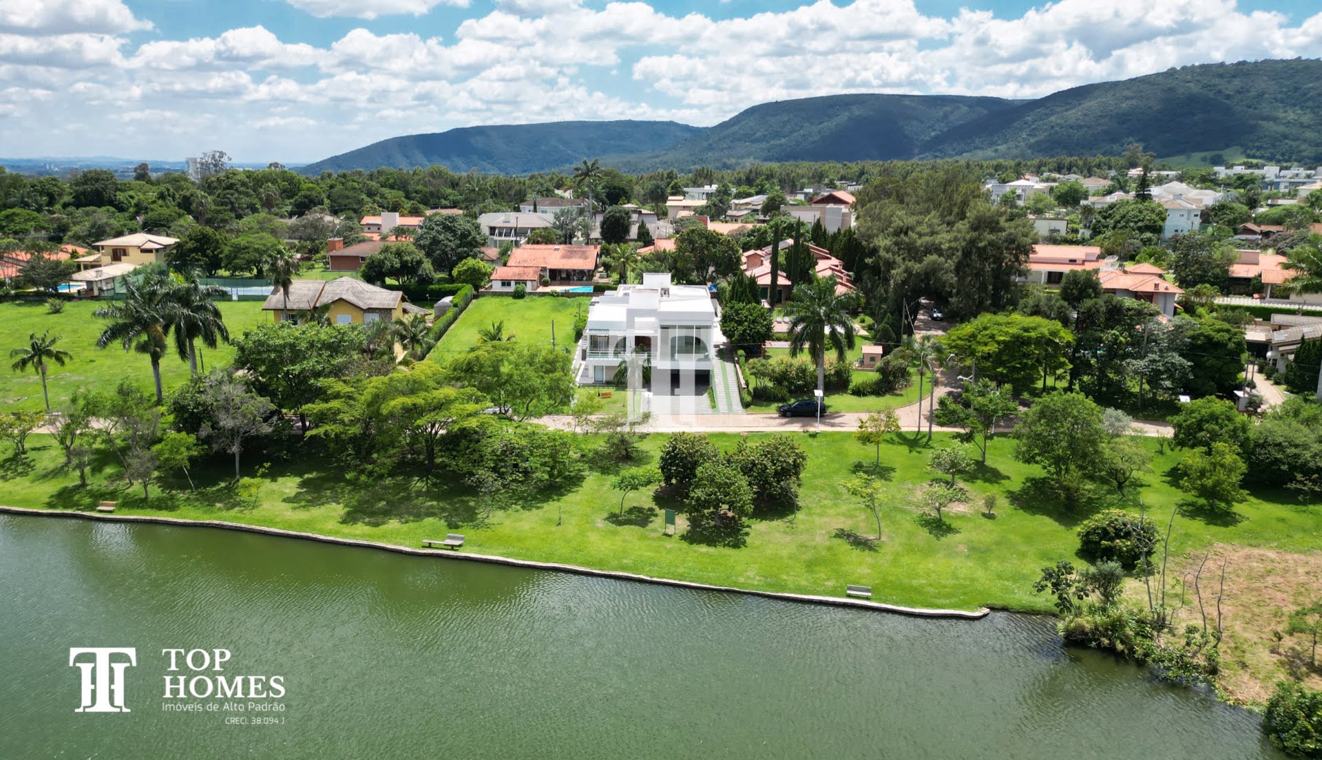 Casa de alto padrão frente ao lago do condomínio Portal da Concórdia em Cabreúva/SP